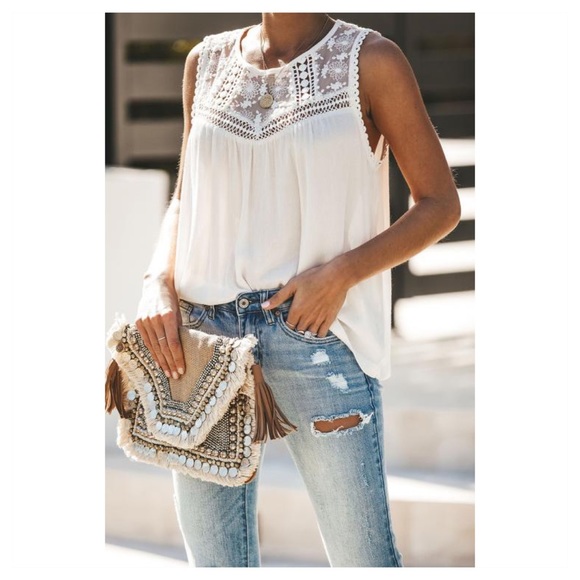 Tops - 🆕 floral lace yoke sleeveless top